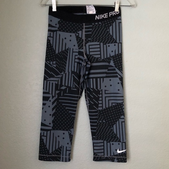 Nike geometric black Gray Capri leggings Women Medium - Picture 1 of 6